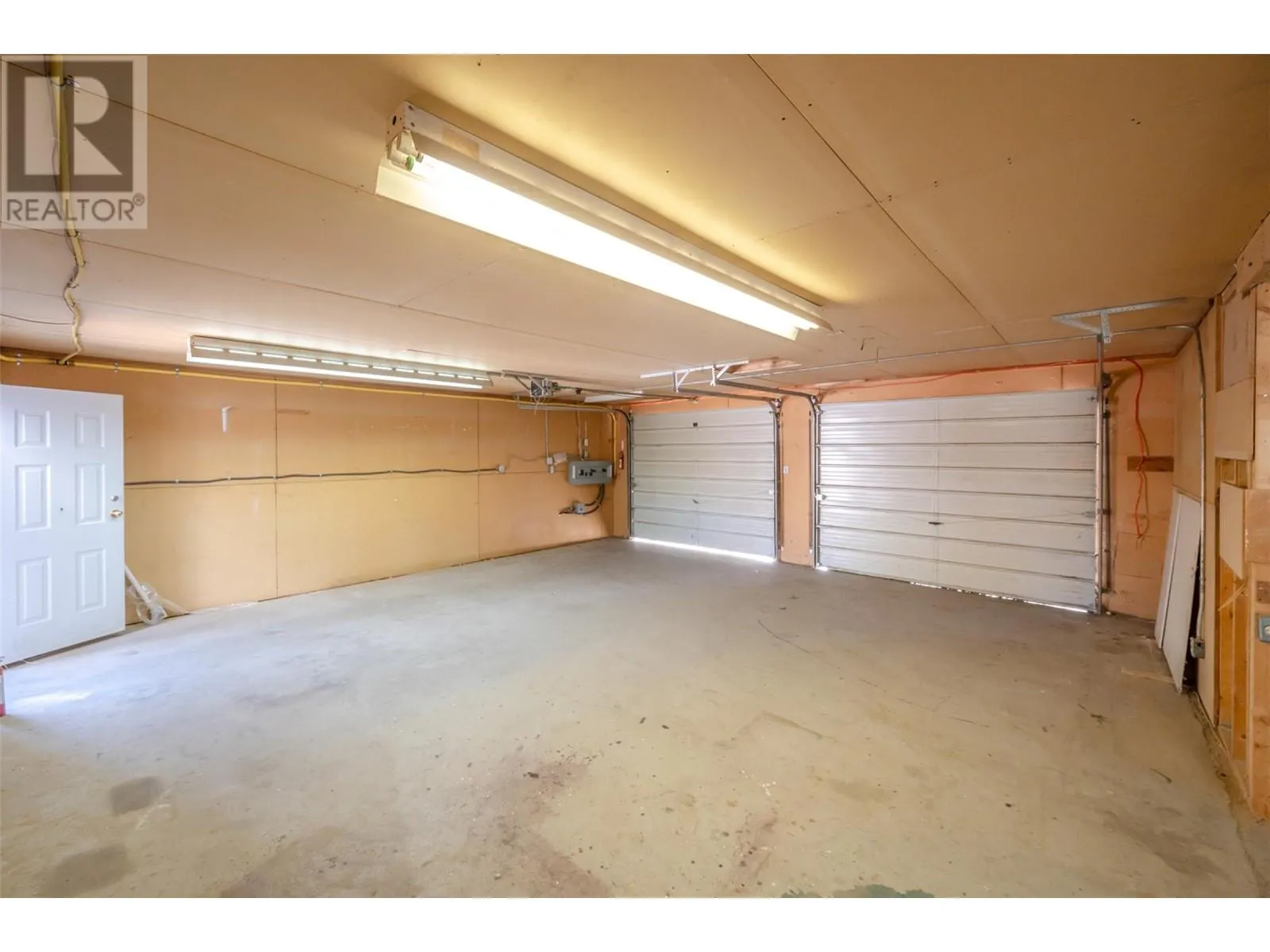 9538 Robson Crescent