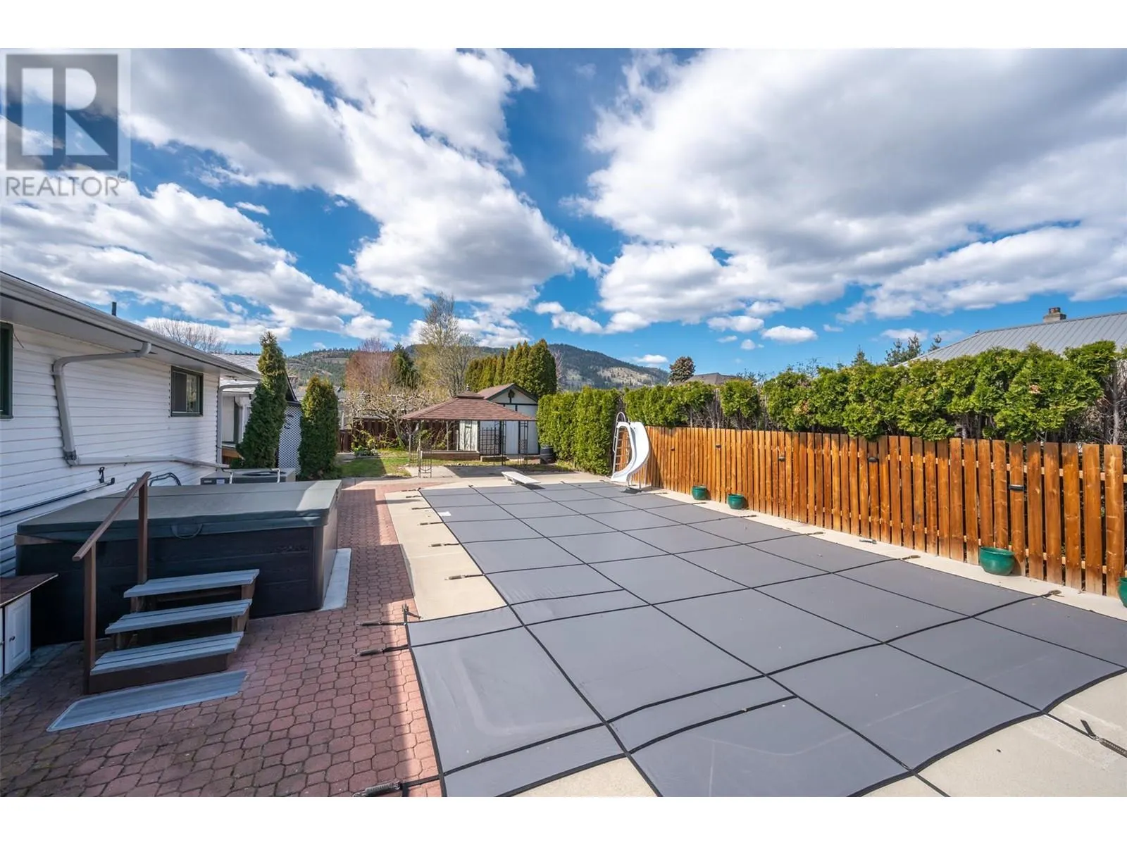 9538 Robson Crescent