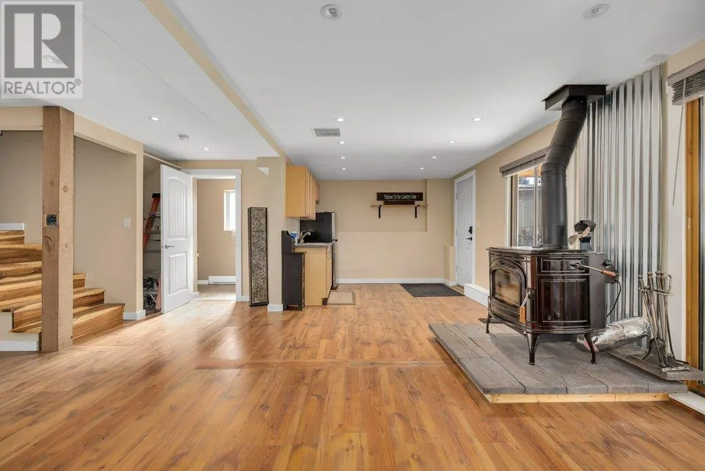 504 Stanley Crescent