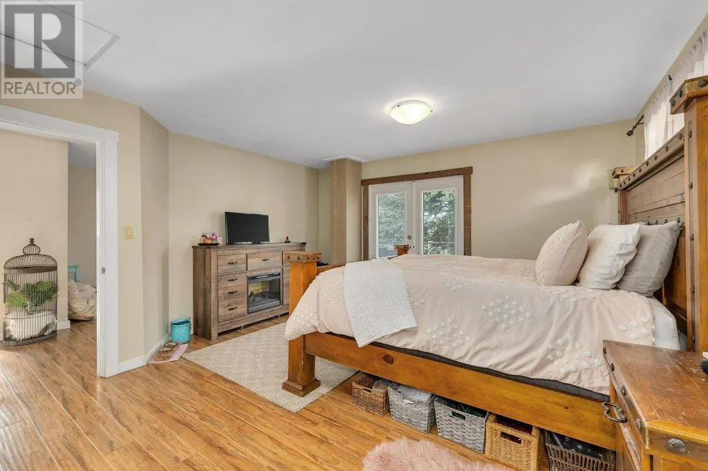 504 Stanley Crescent