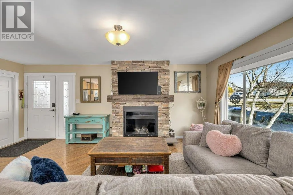 504 Stanley Crescent
