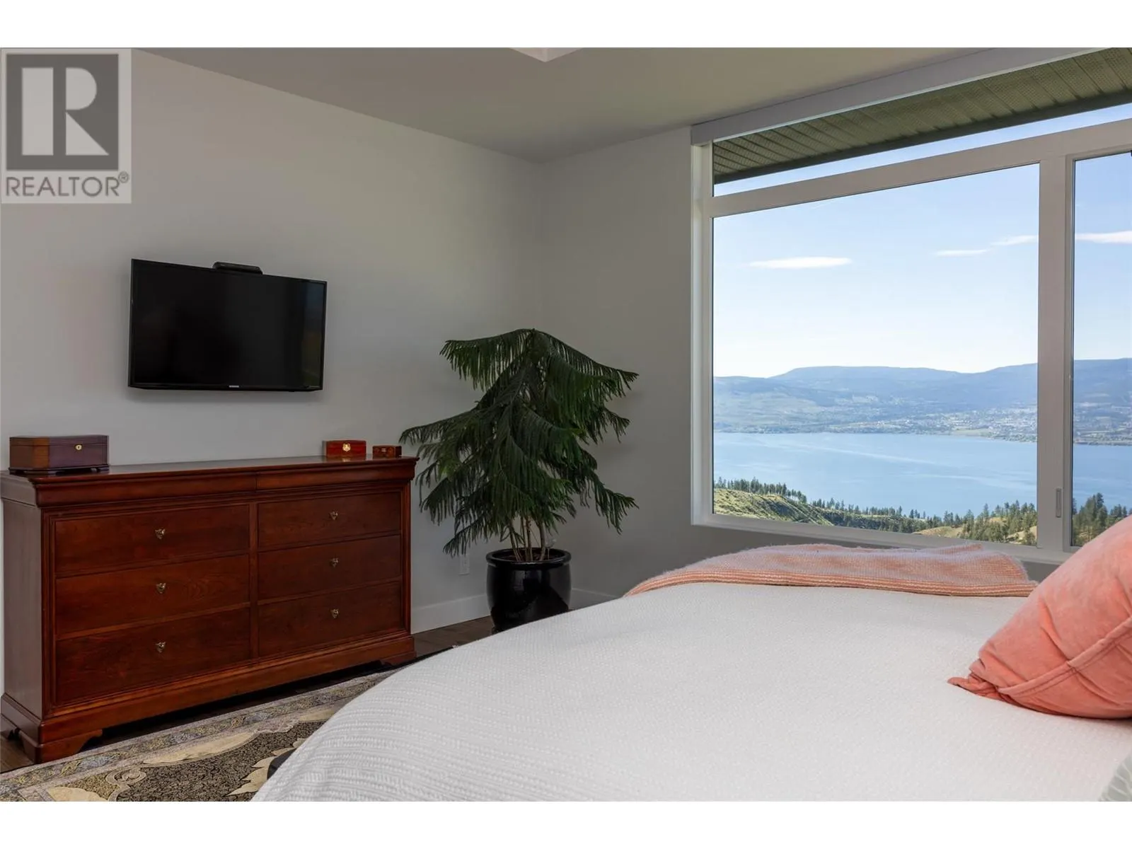 5650 The Edge Place Unit# 105