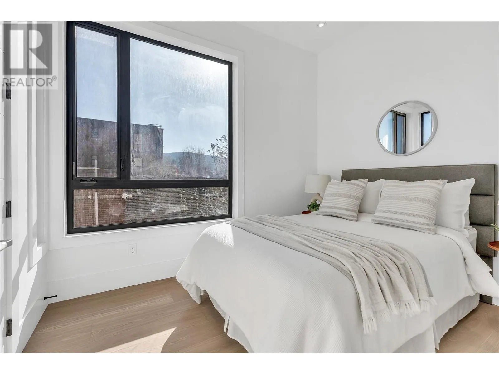602 Lakeshore Drive Unit# 201
