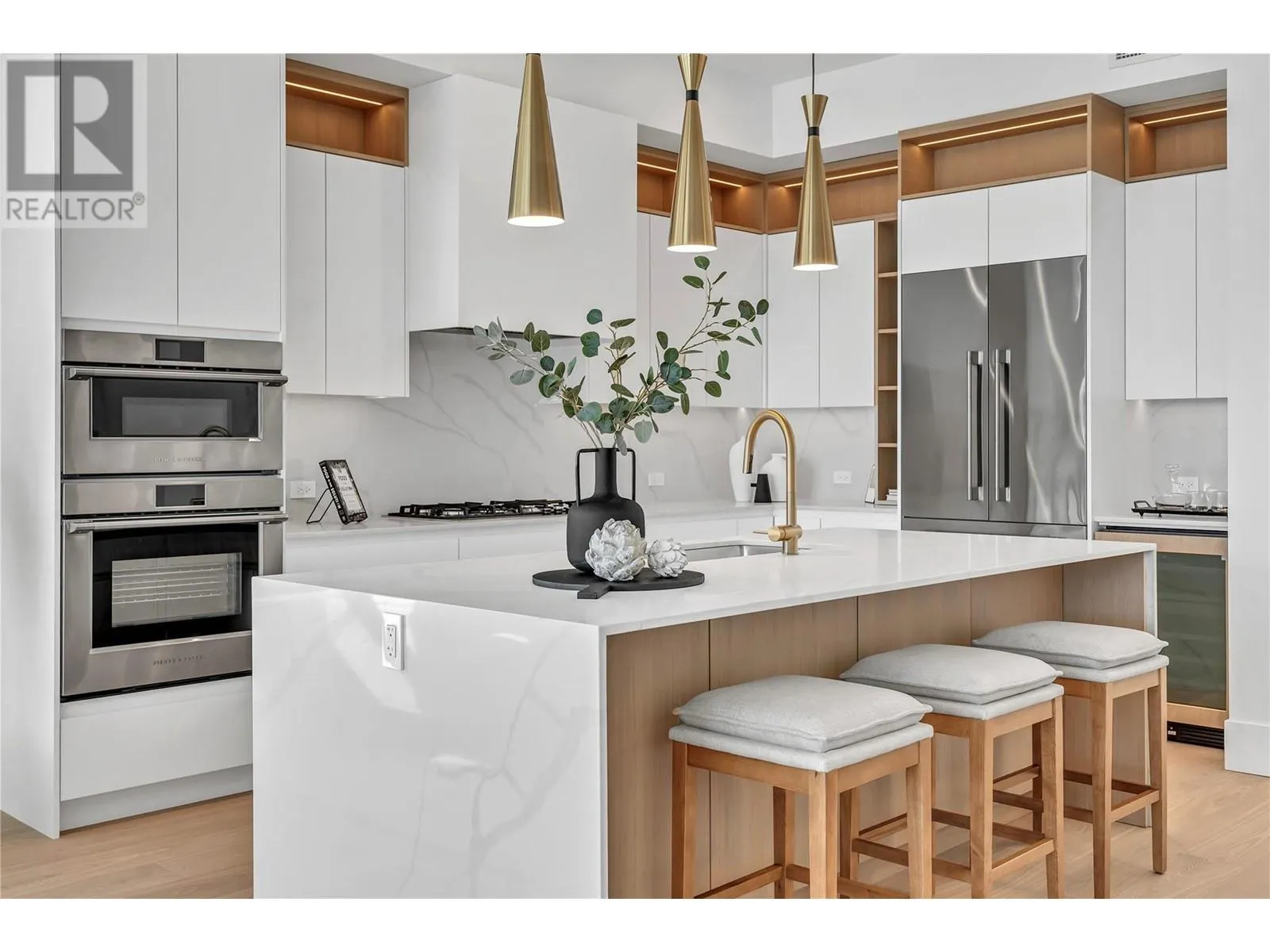 602 Lakeshore Drive Unit# 201