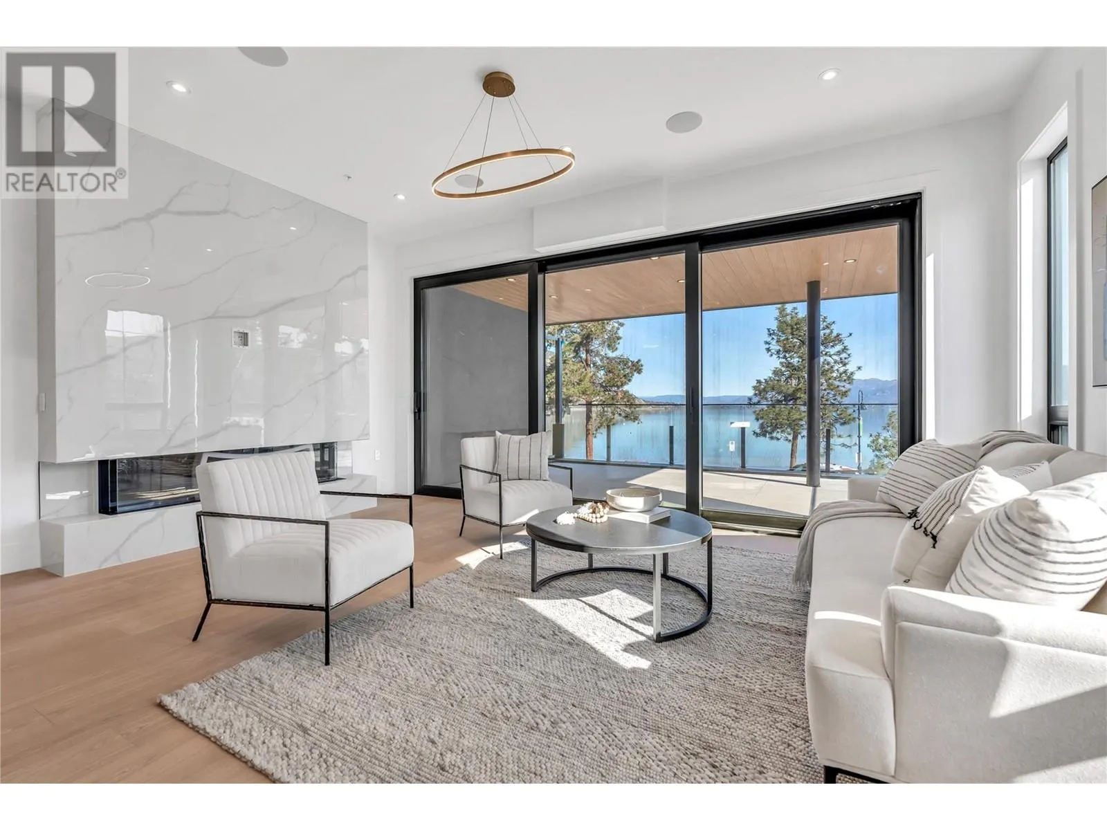 602 Lakeshore Drive Unit# 201