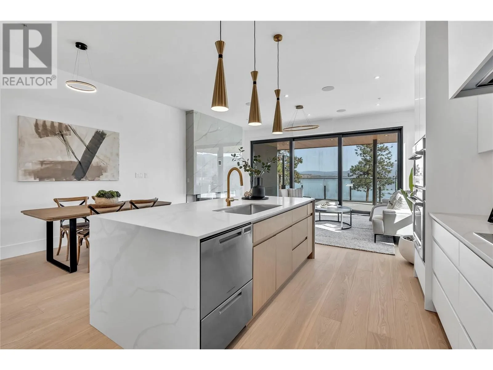 602 Lakeshore Drive Unit# 201