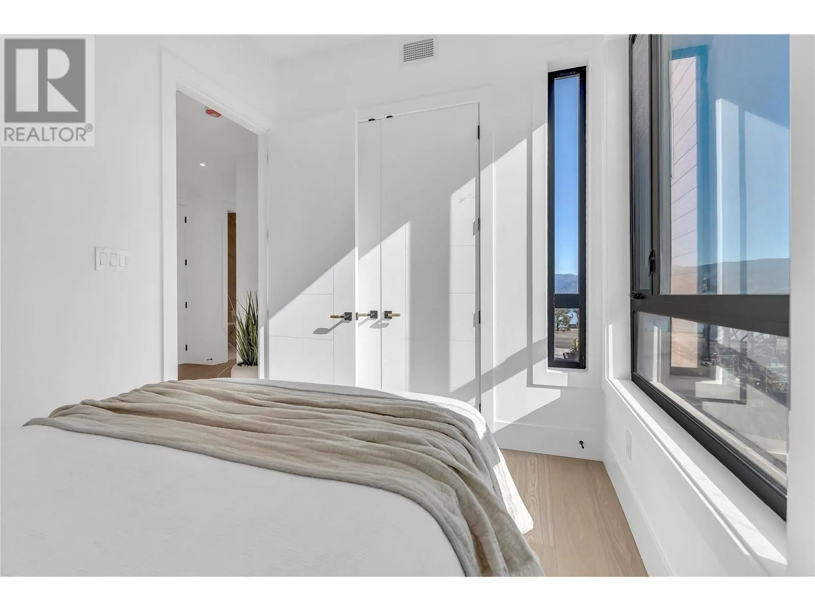 602 Lakeshore Drive Unit# 201
