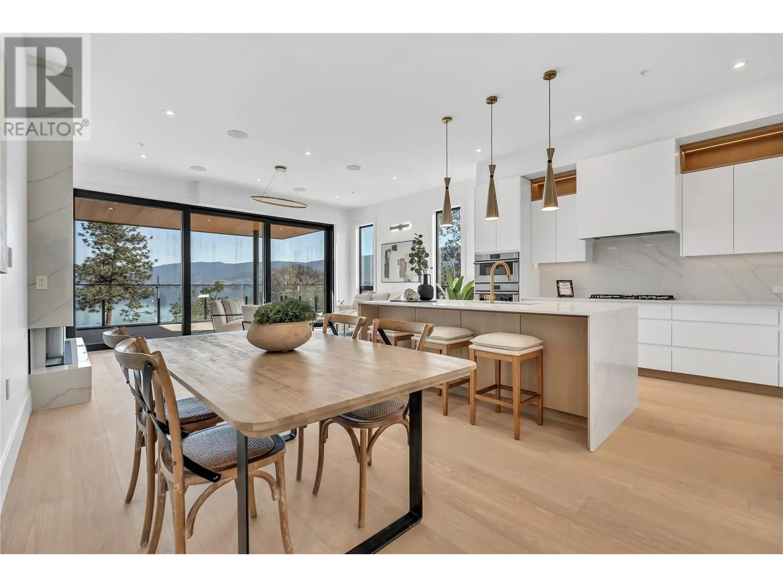 602 Lakeshore Drive Unit# 201
