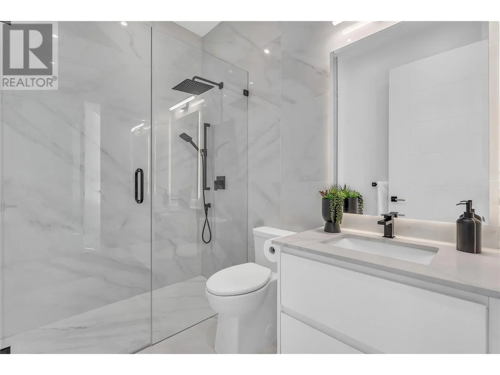 602 Lakeshore Drive Unit# 201