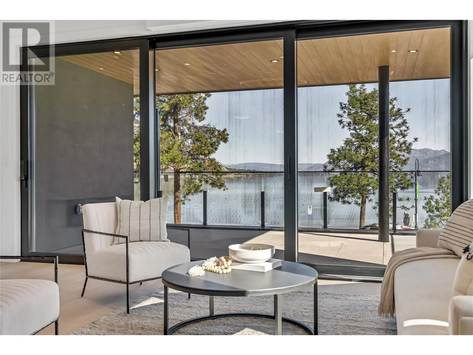 602 Lakeshore Drive Unit# 201