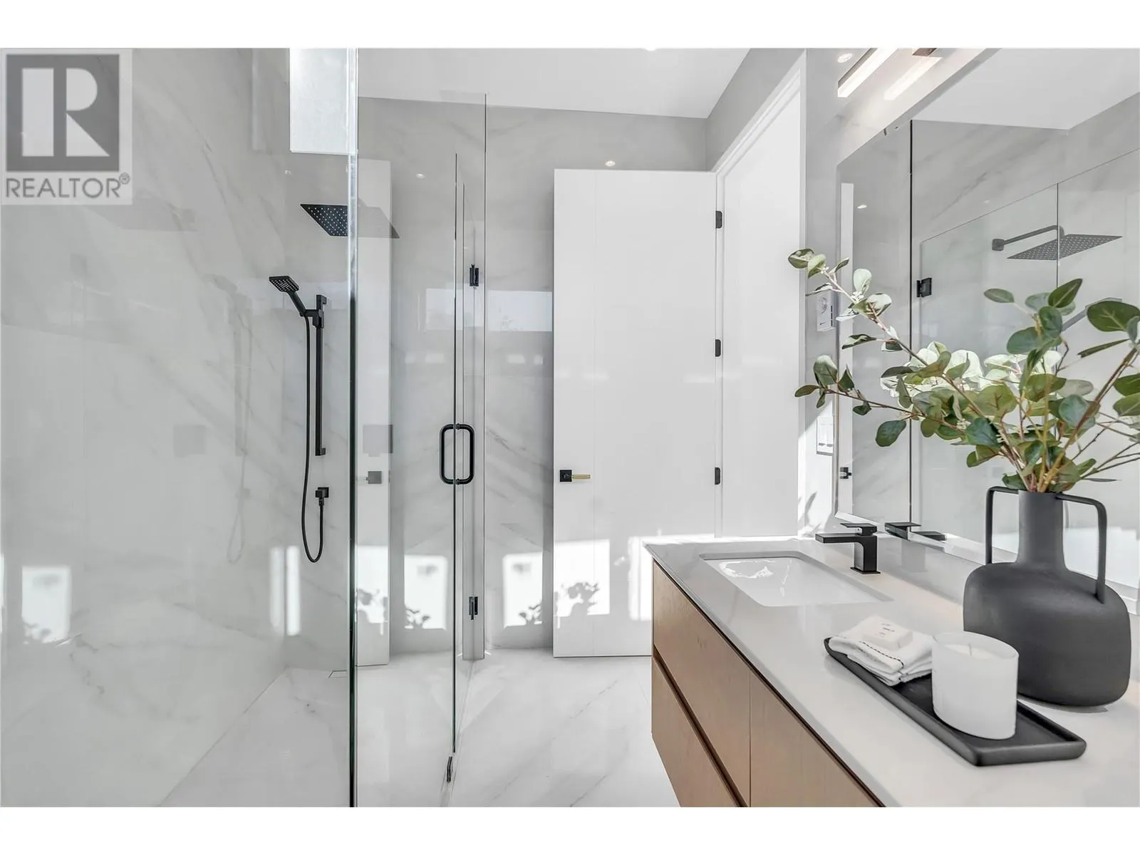 602 Lakeshore Drive Unit# 201