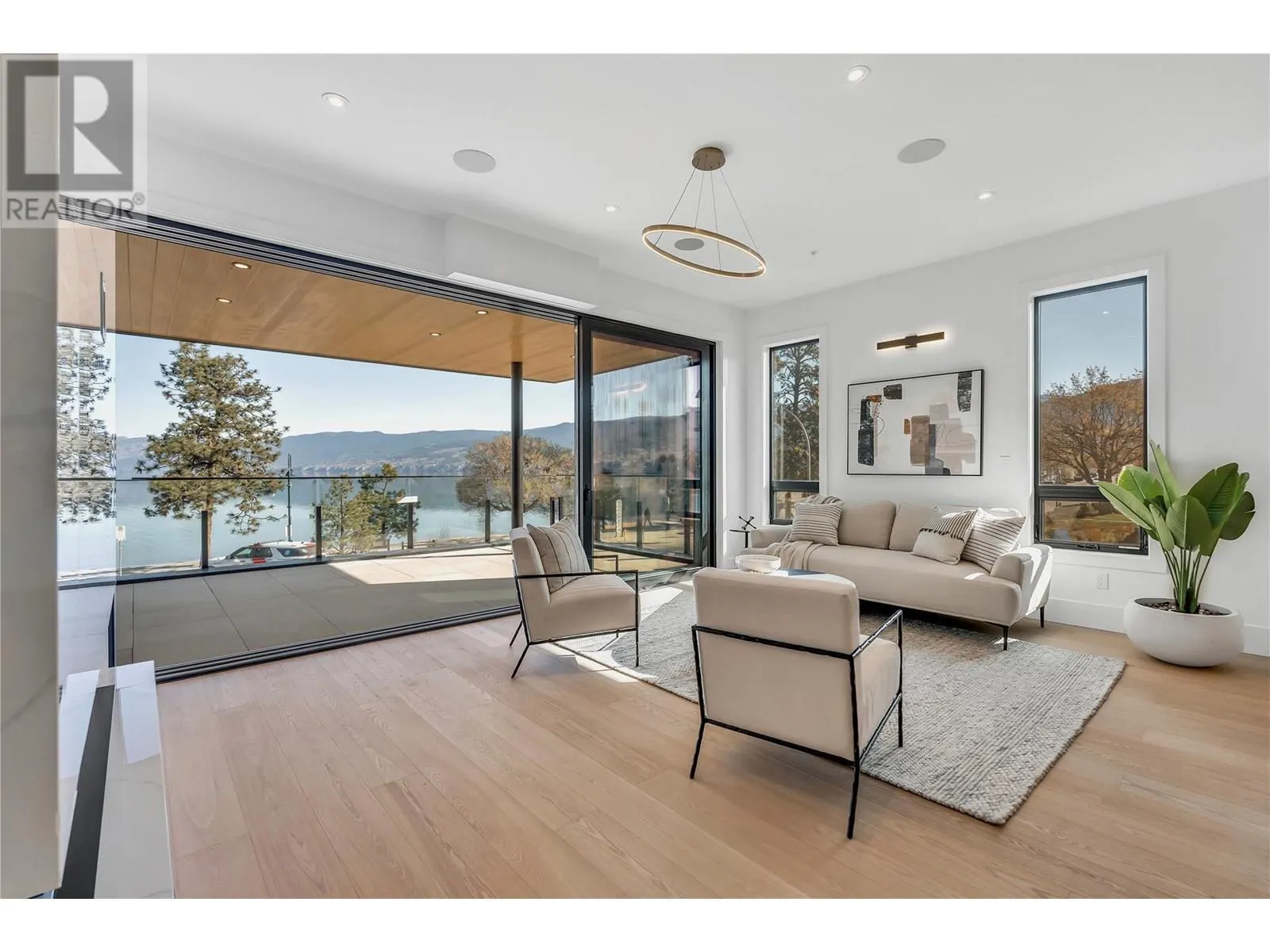 602 Lakeshore Drive Unit# 201