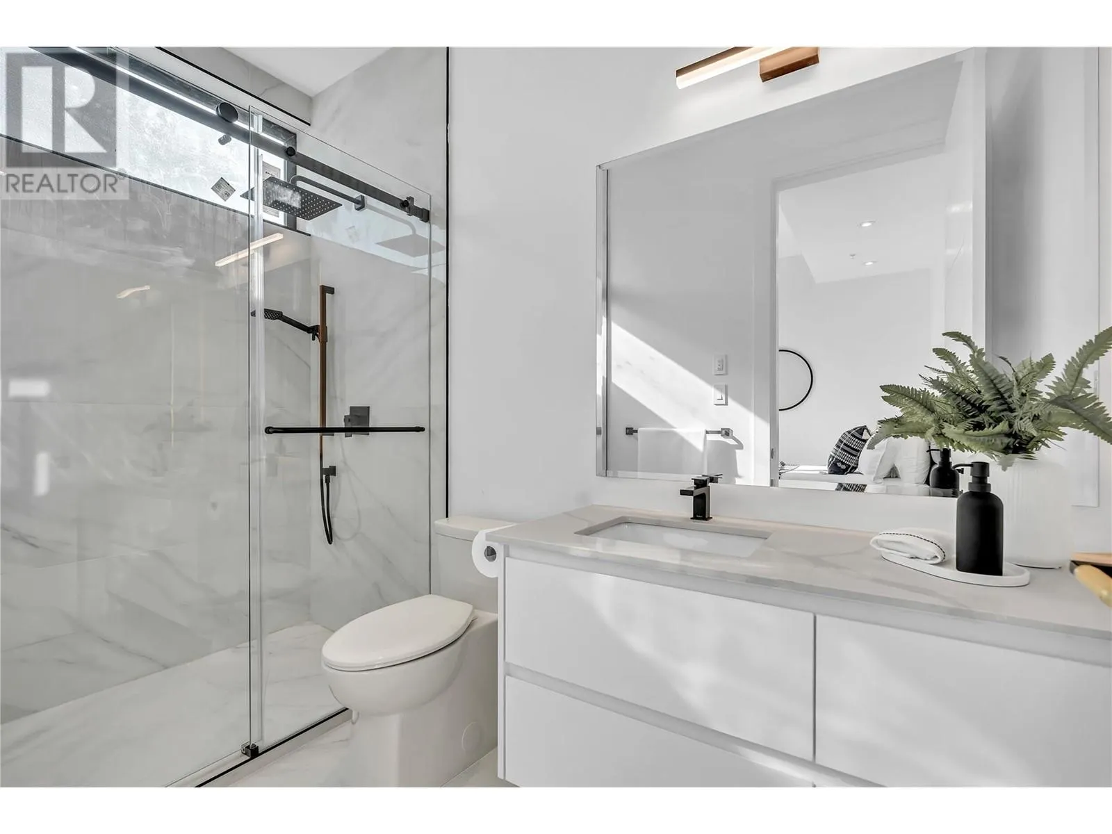 602 Lakeshore Drive Unit# 201