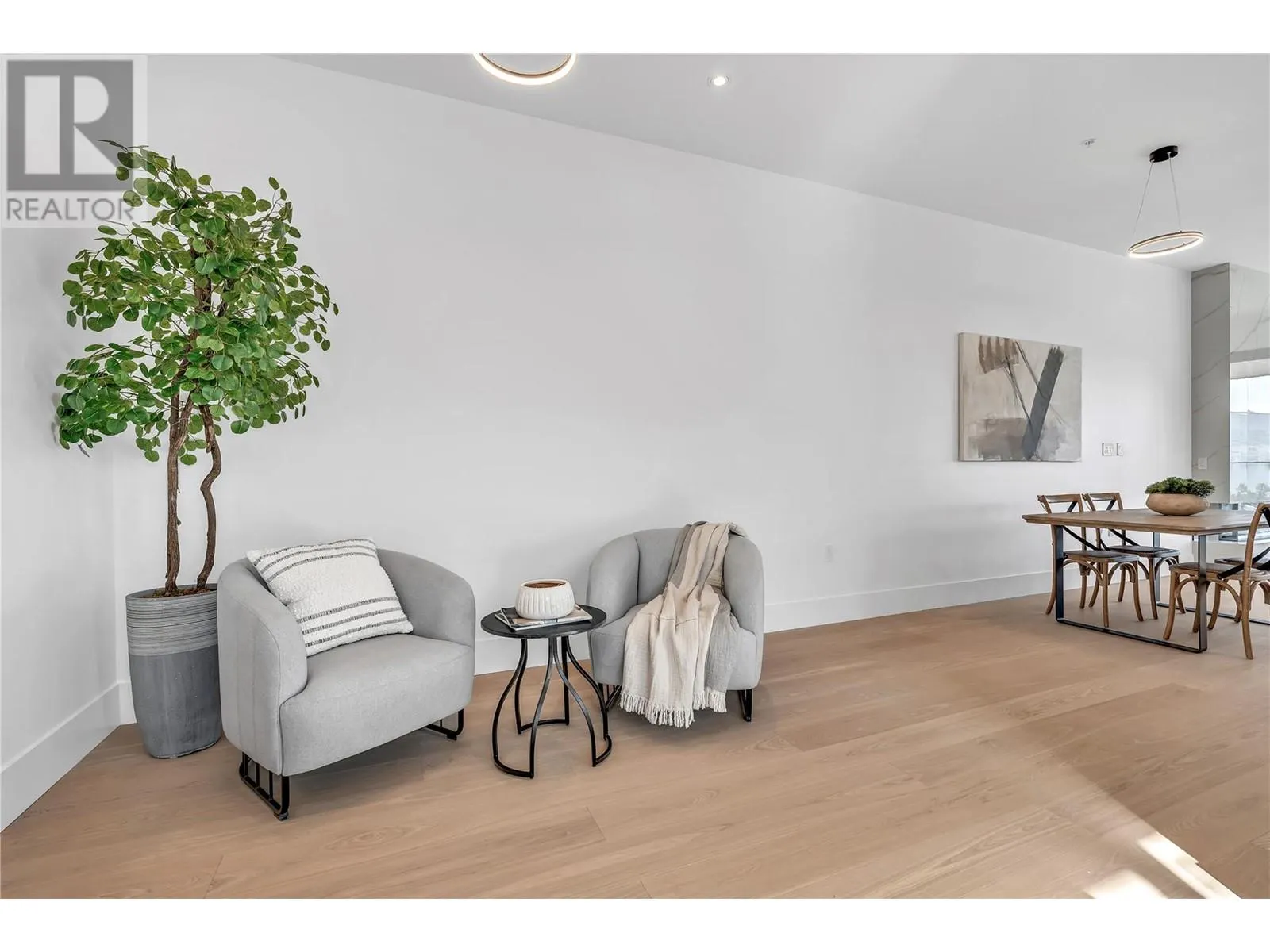 602 Lakeshore Drive Unit# 201