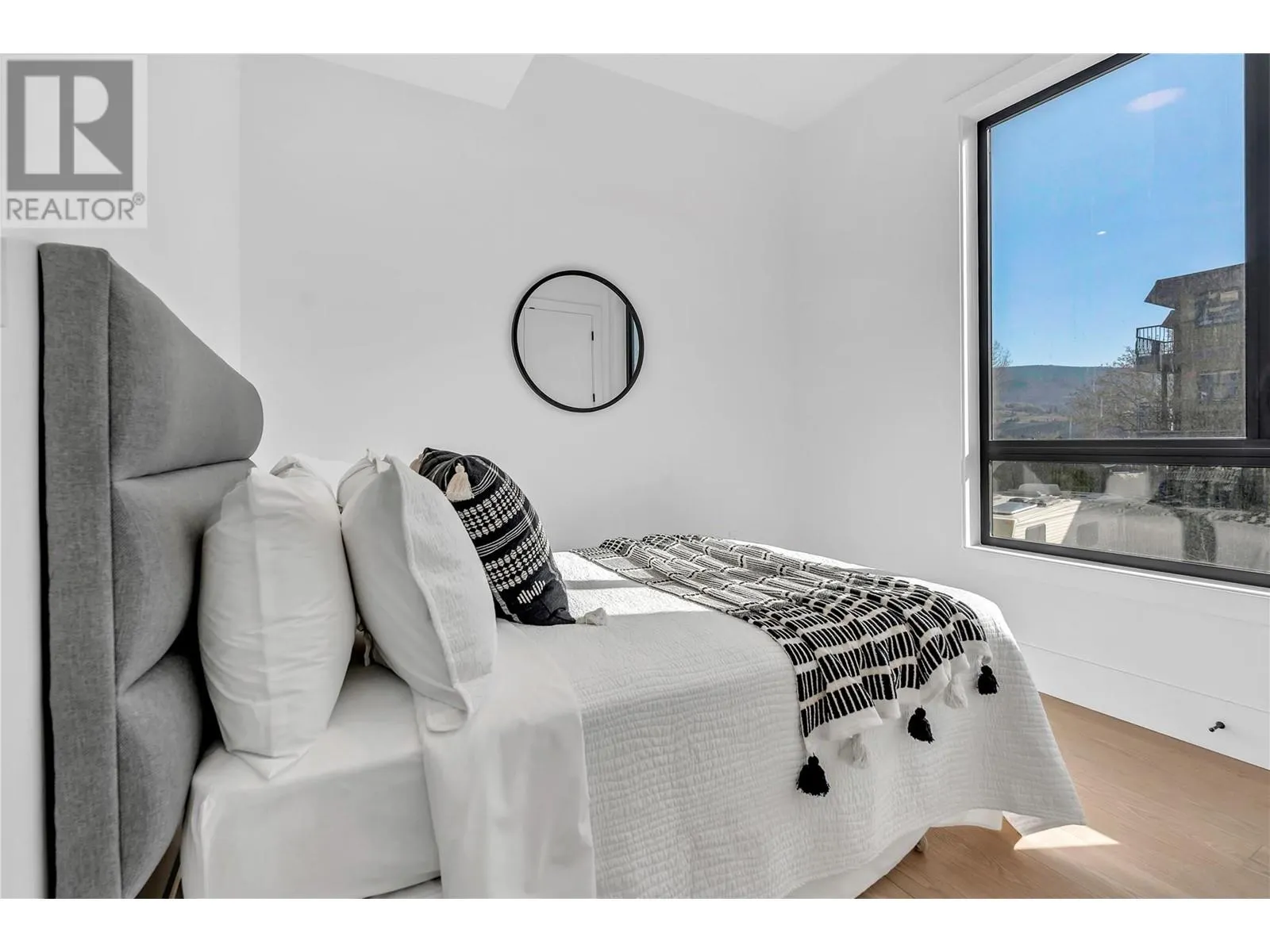602 Lakeshore Drive Unit# 201