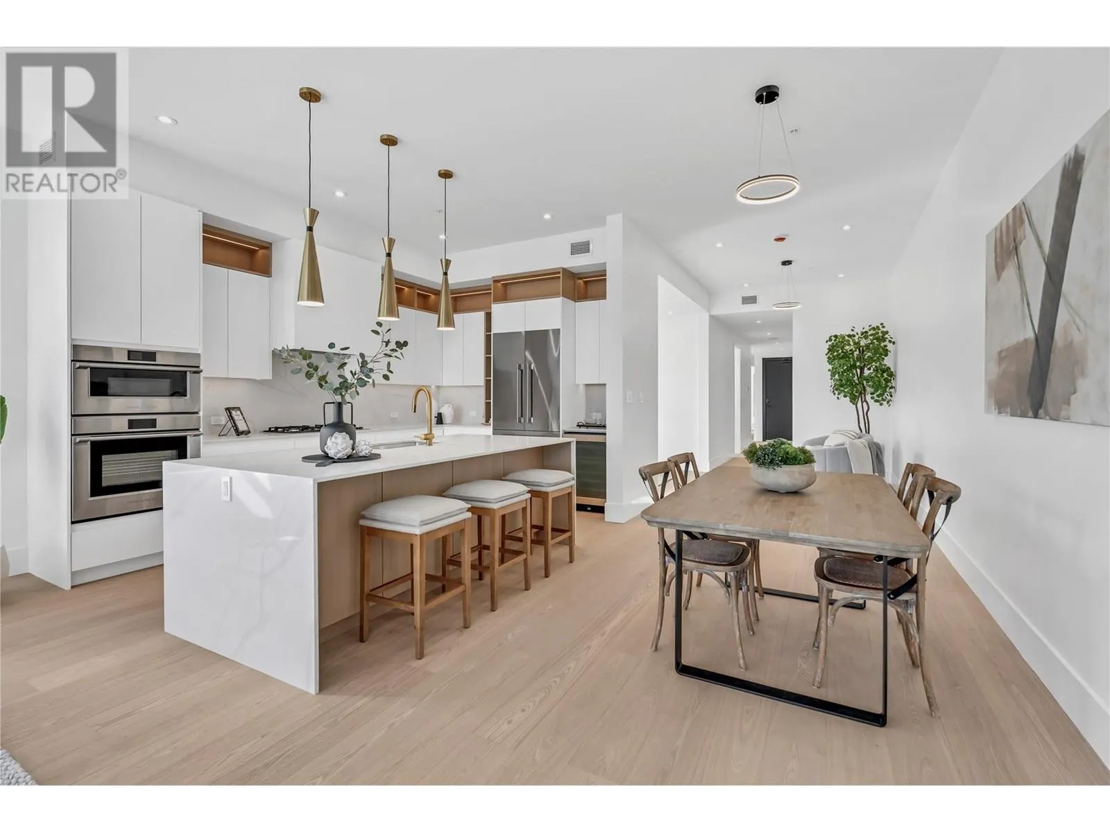 602 Lakeshore Drive Unit# 201