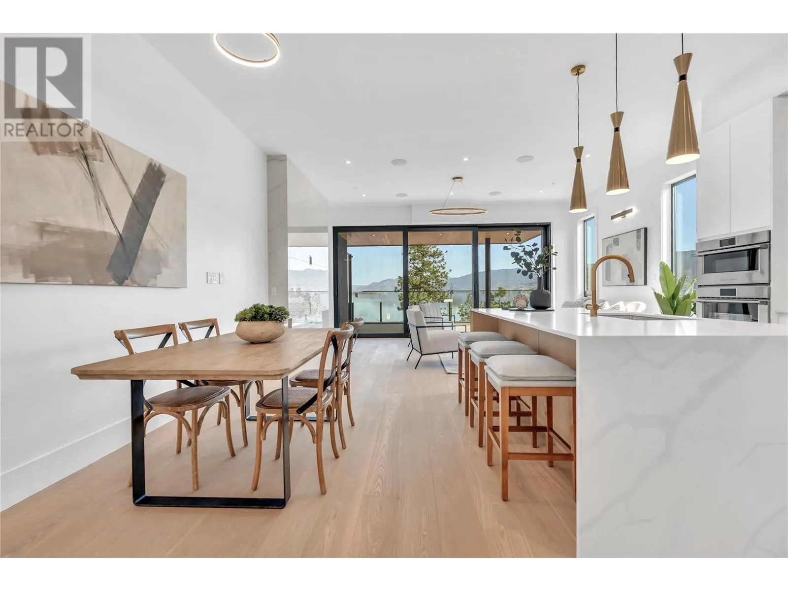 602 Lakeshore Drive Unit# 201