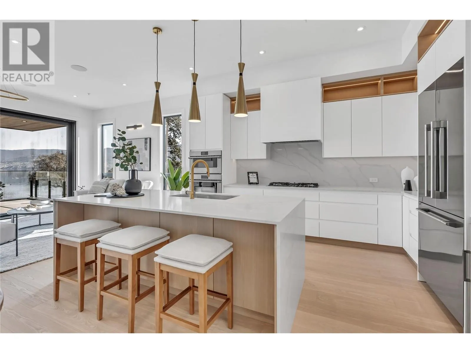 602 Lakeshore Drive Unit# 201