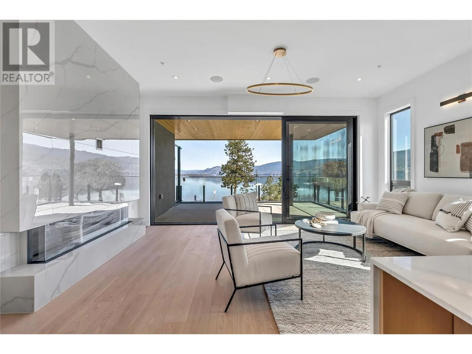 602 Lakeshore Drive Unit# 201