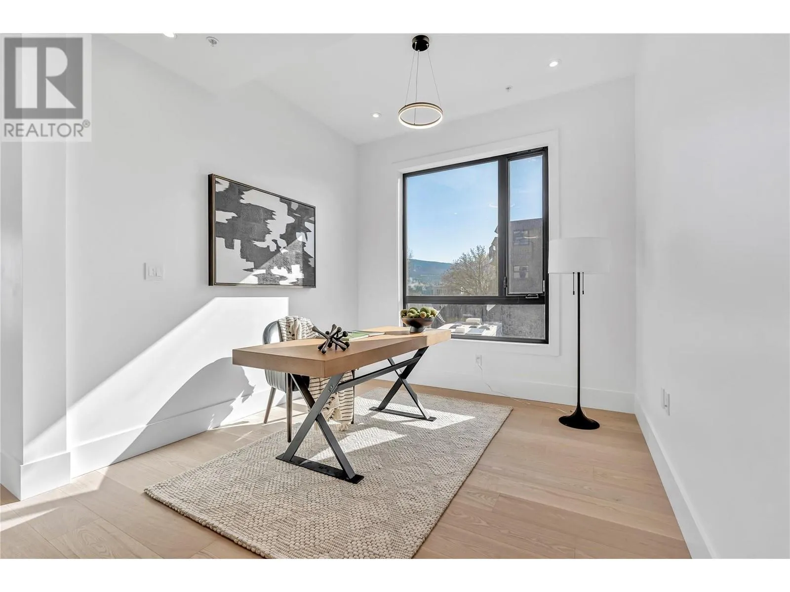602 Lakeshore Drive Unit# 201