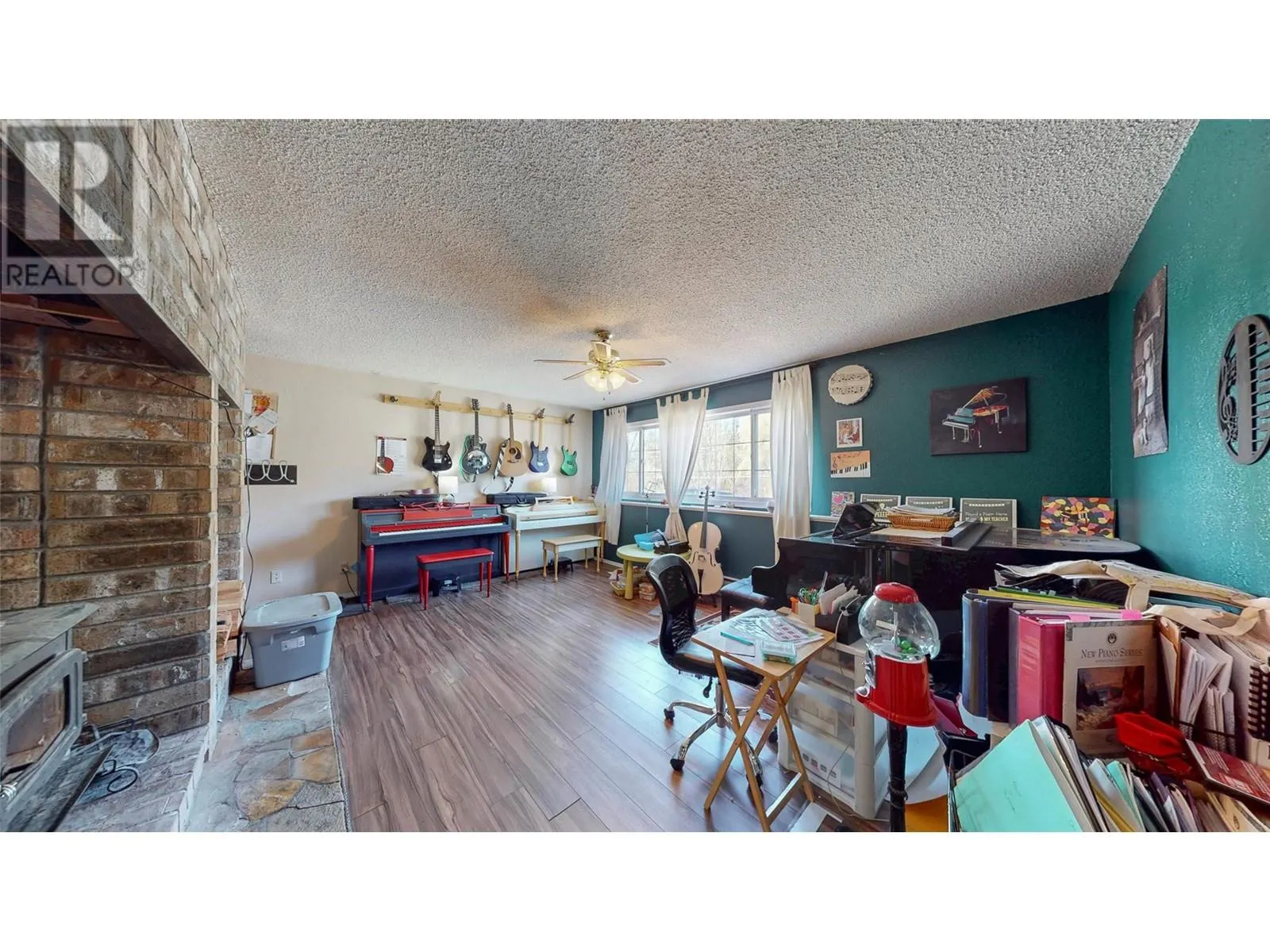 6743 Meadows Drive