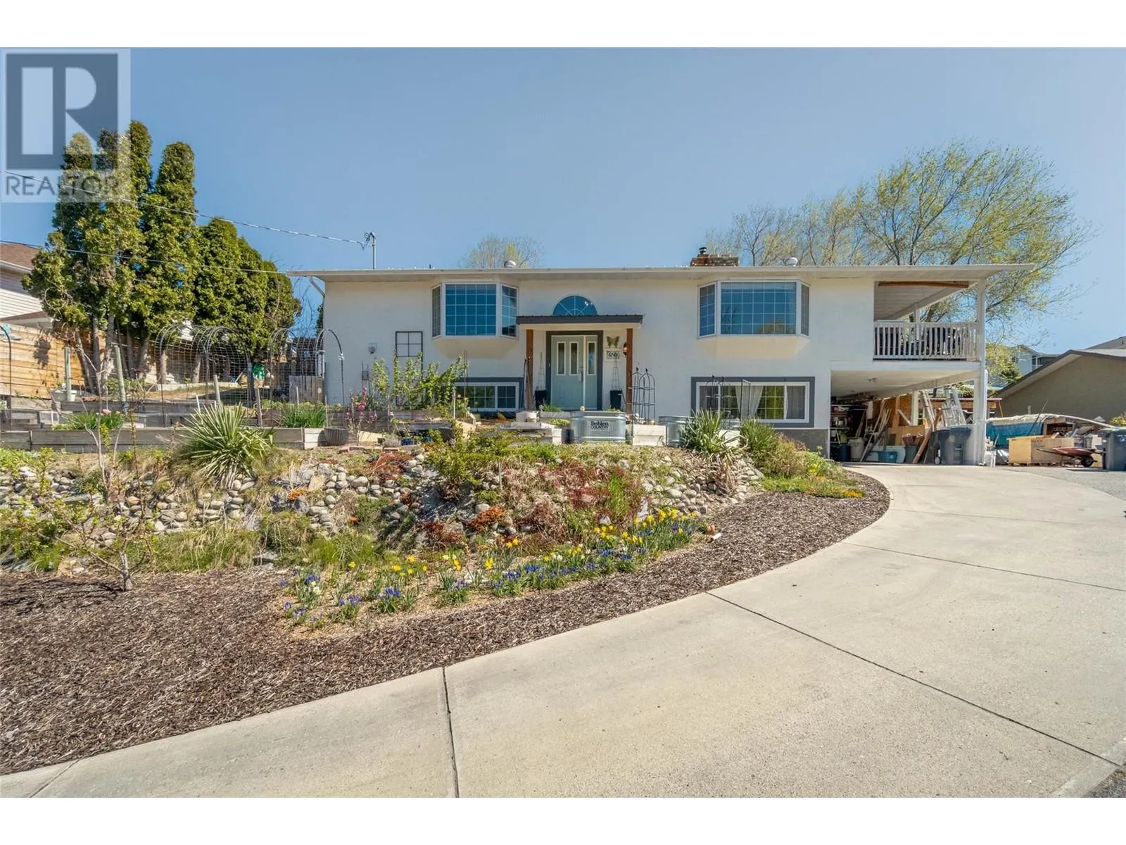 6743 Meadows Drive