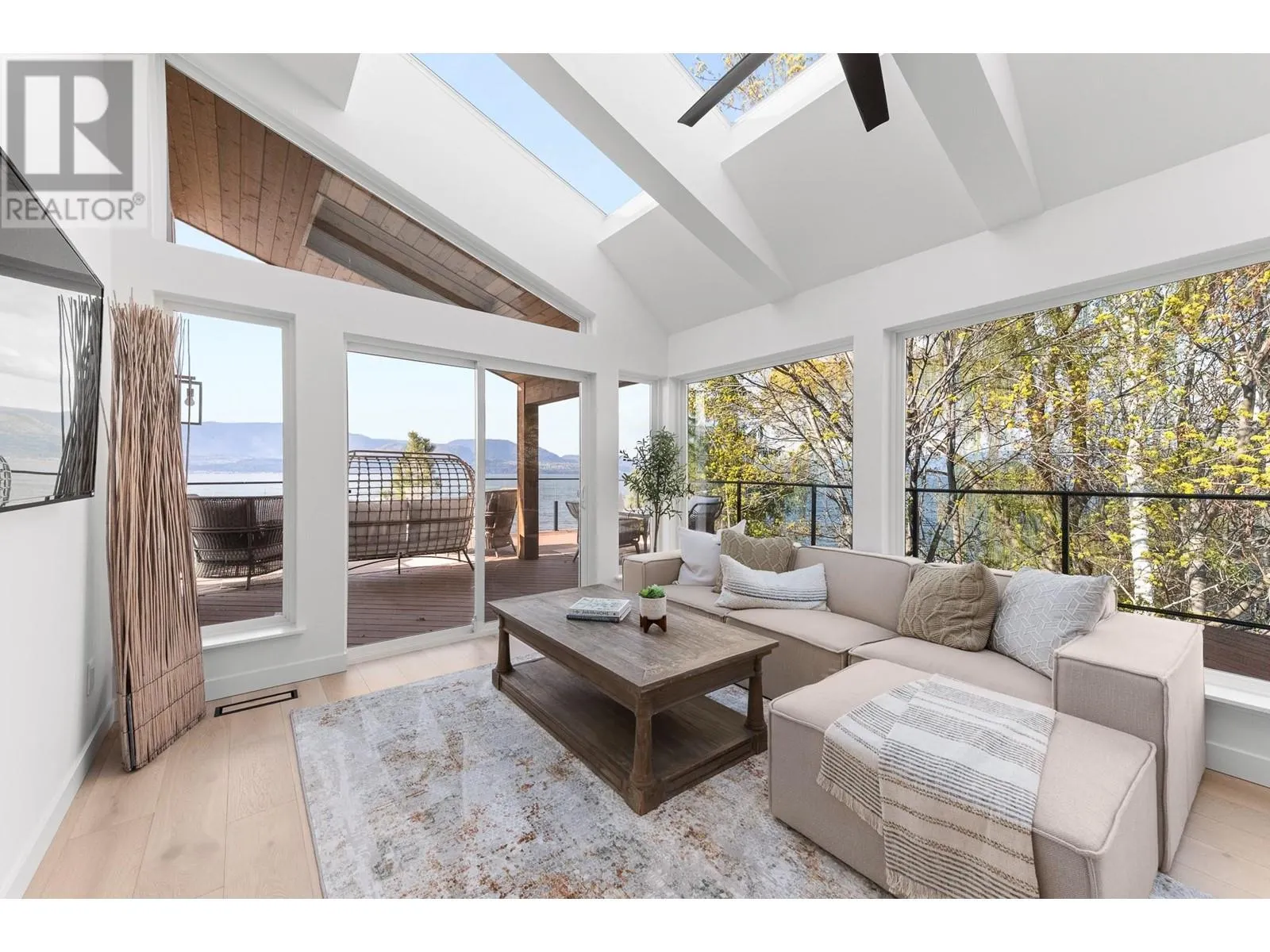 5538 Lakeshore Road