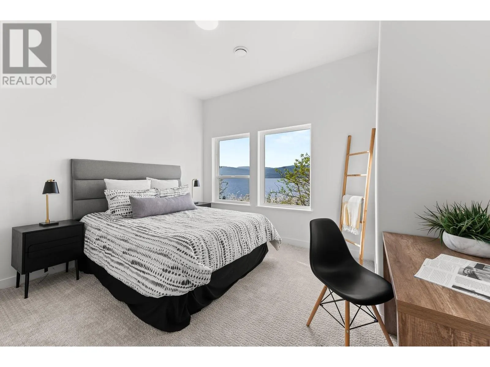 5538 Lakeshore Road