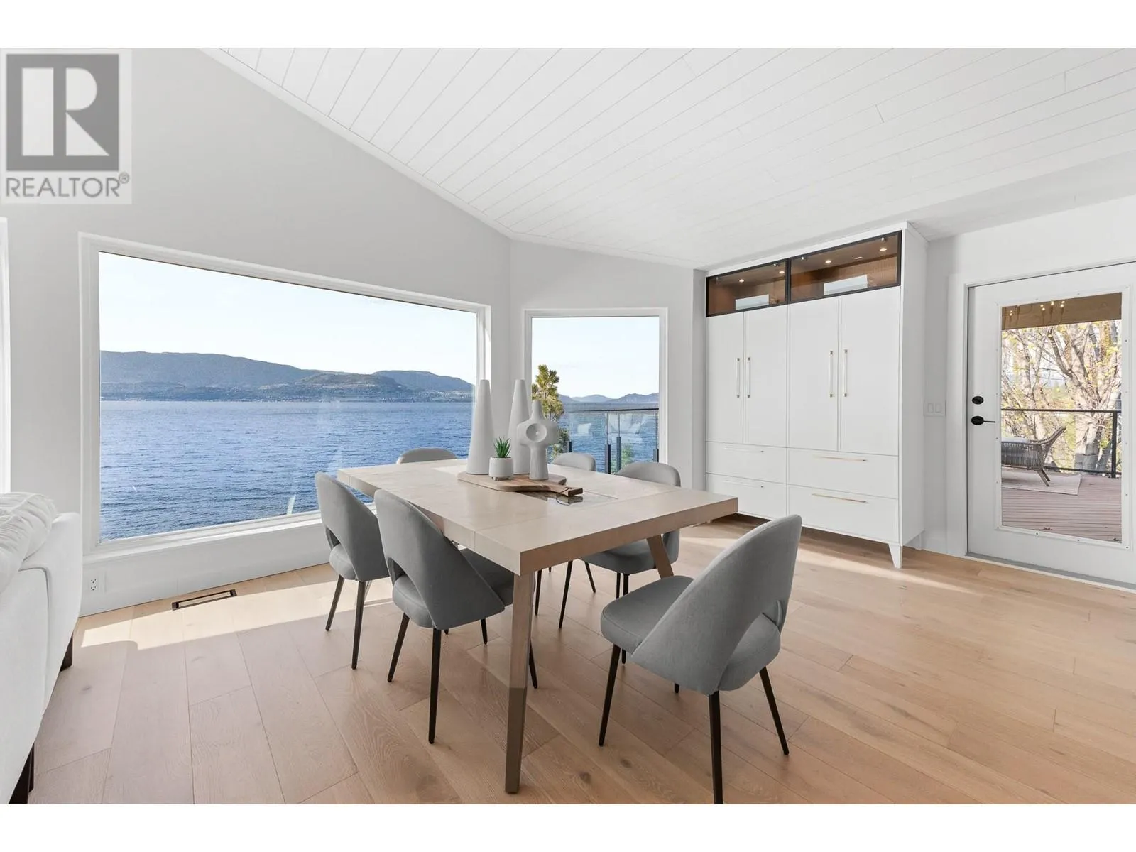 5538 Lakeshore Road