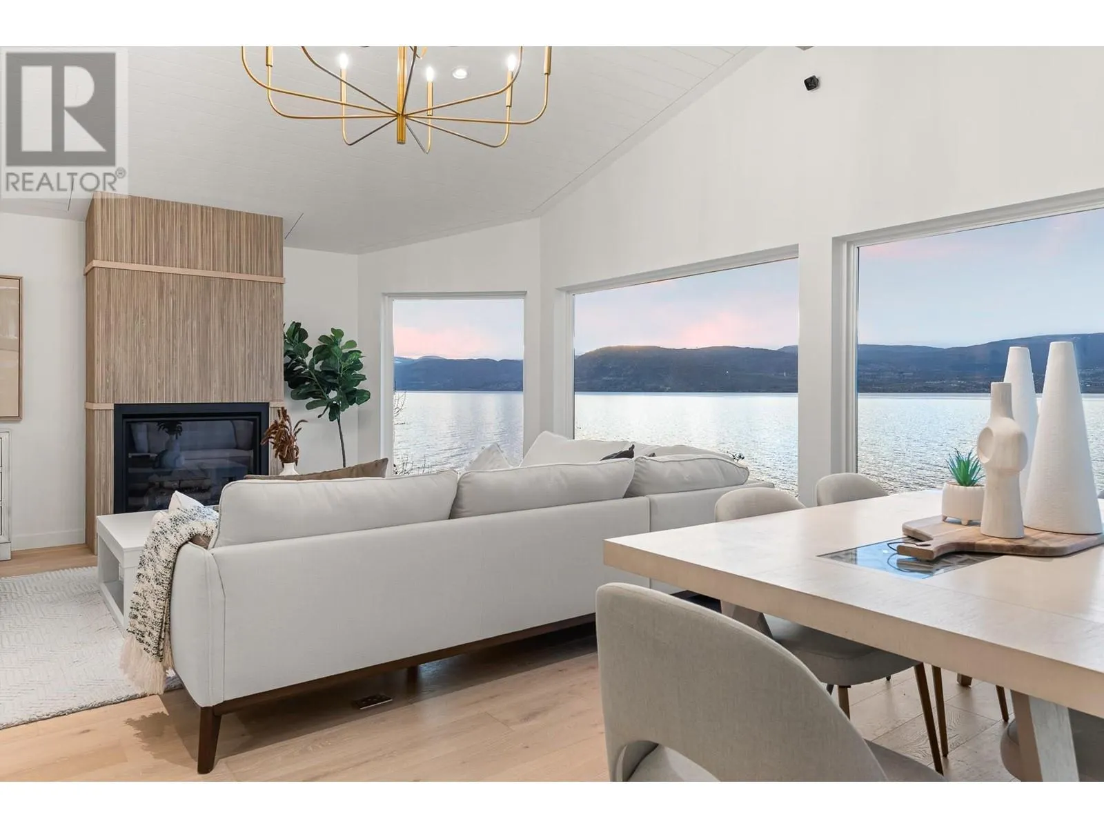 5538 Lakeshore Road