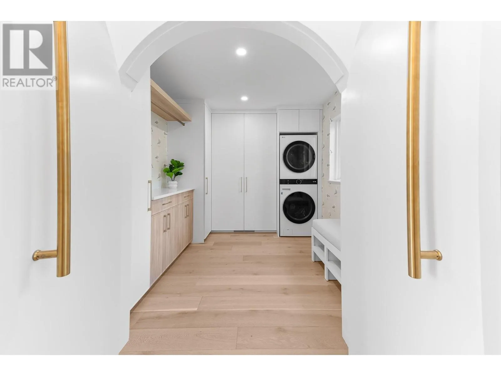 5538 Lakeshore Road