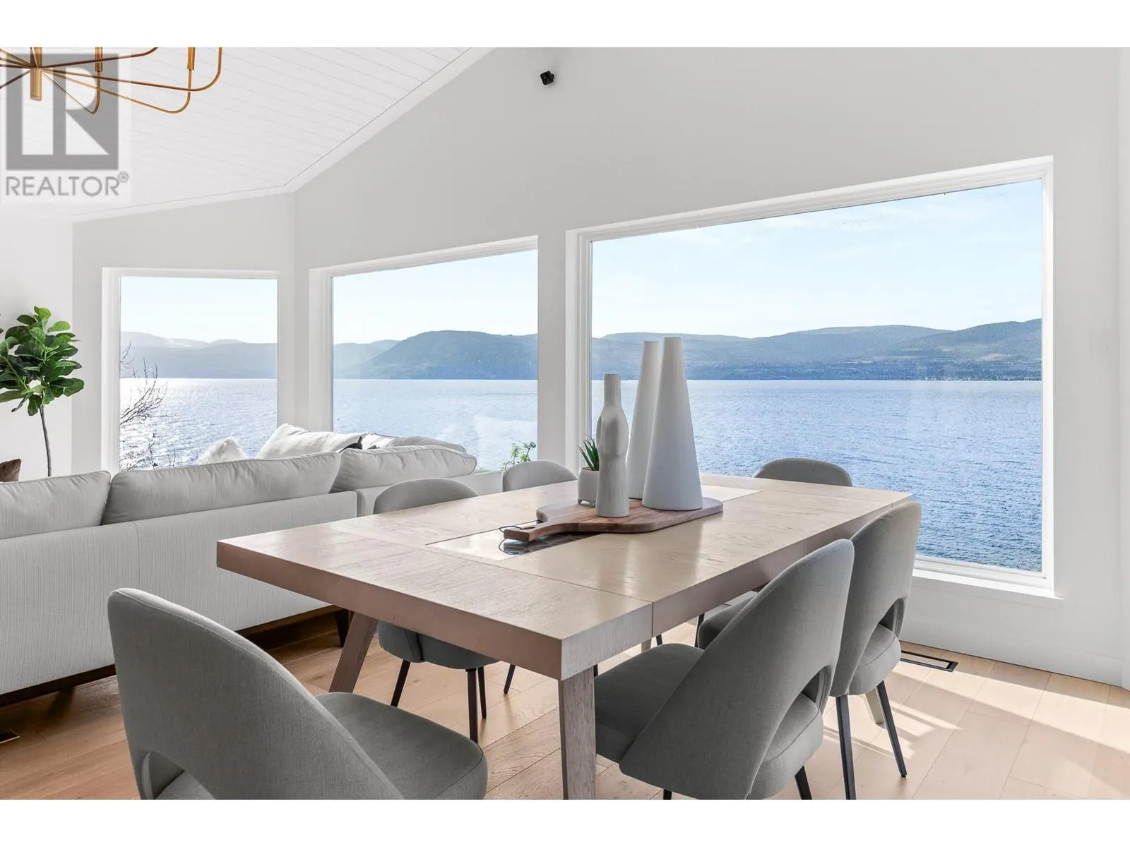 5538 Lakeshore Road