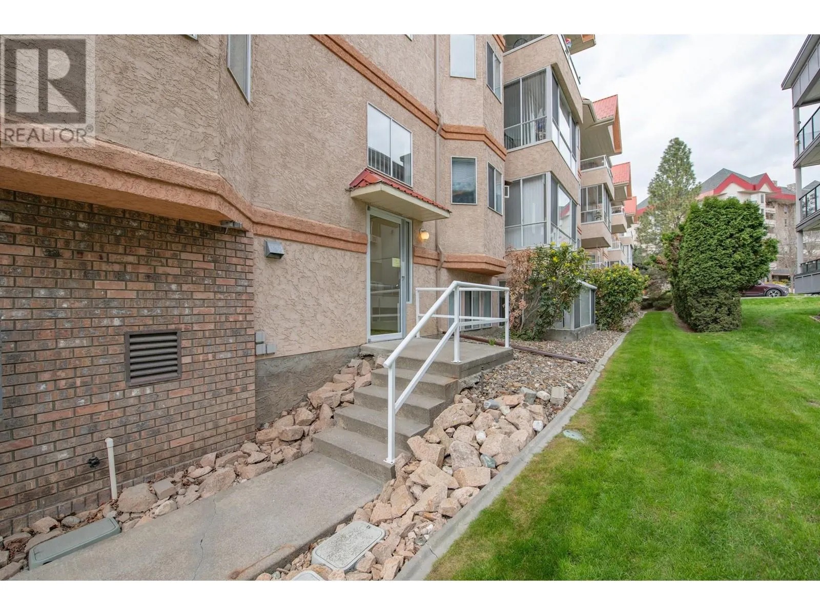 3609 30 Avenue Unit# 208