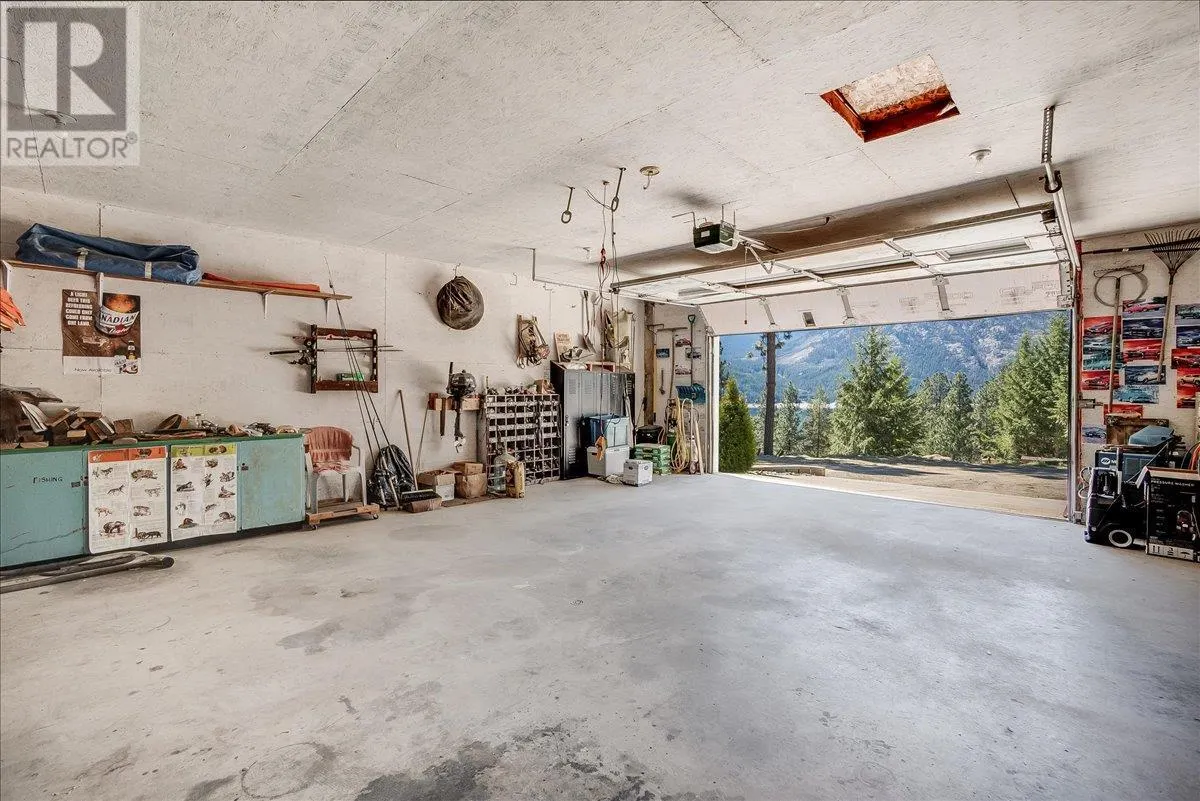 7465 Broadwater Road