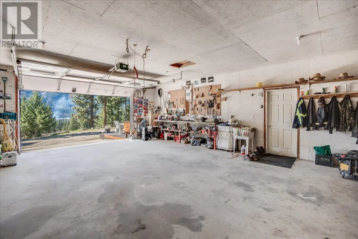 7465 Broadwater Road