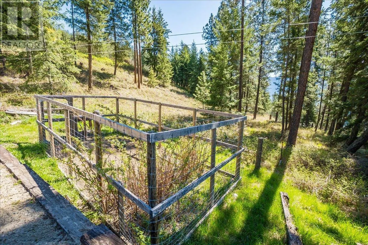 7465 Broadwater Road