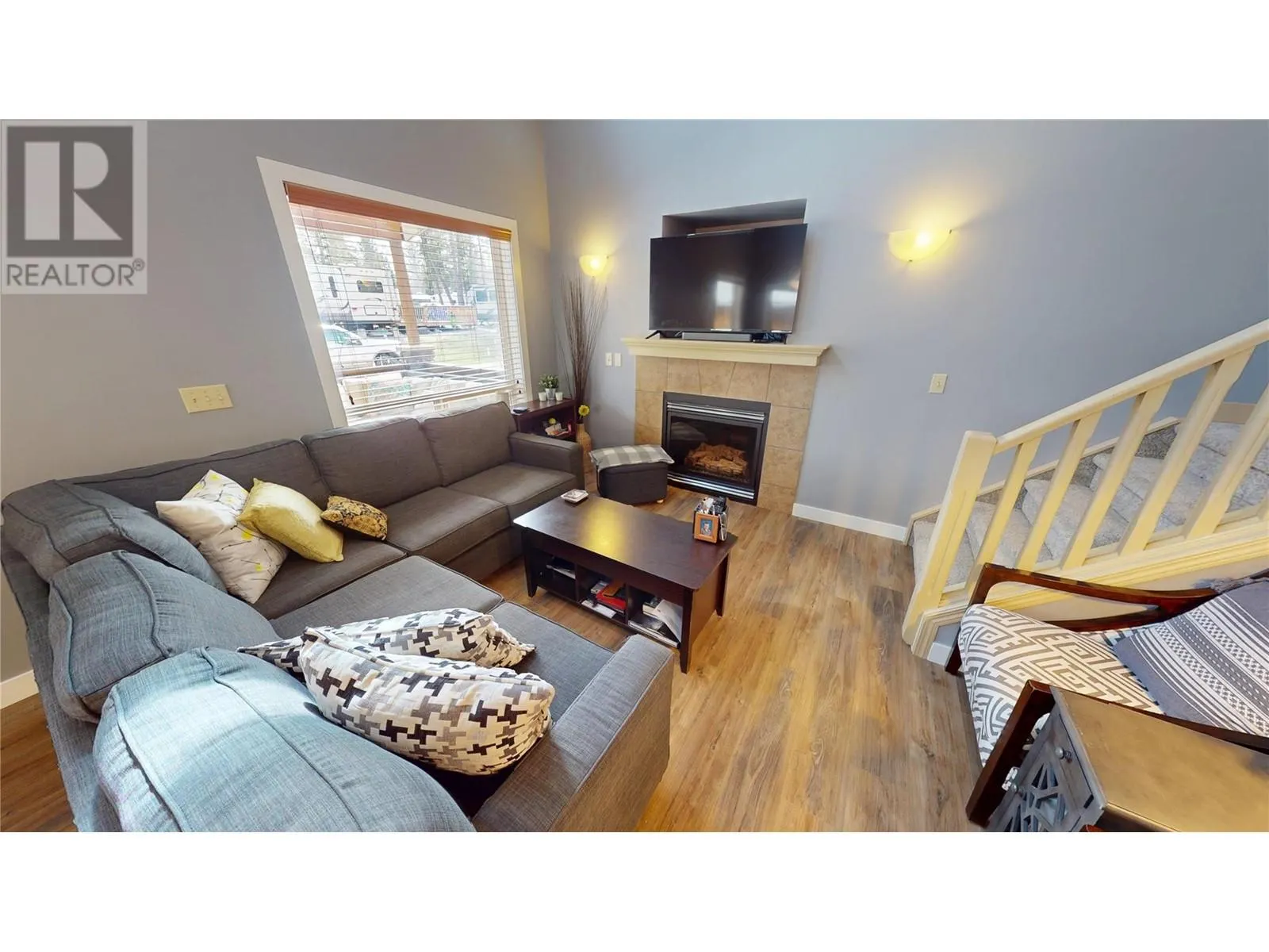 4868 RIVERVIEW Drive Unit# 8