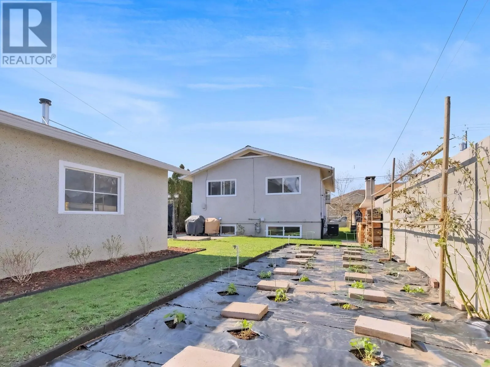 255 HASTINGS Avenue