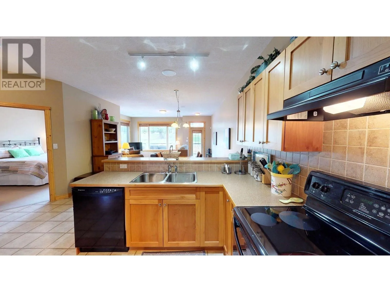 4886 Ridge Road