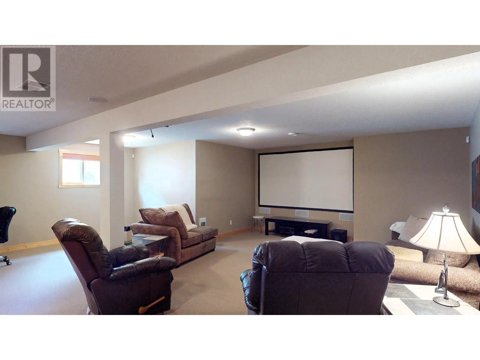 4886 Ridge Road
