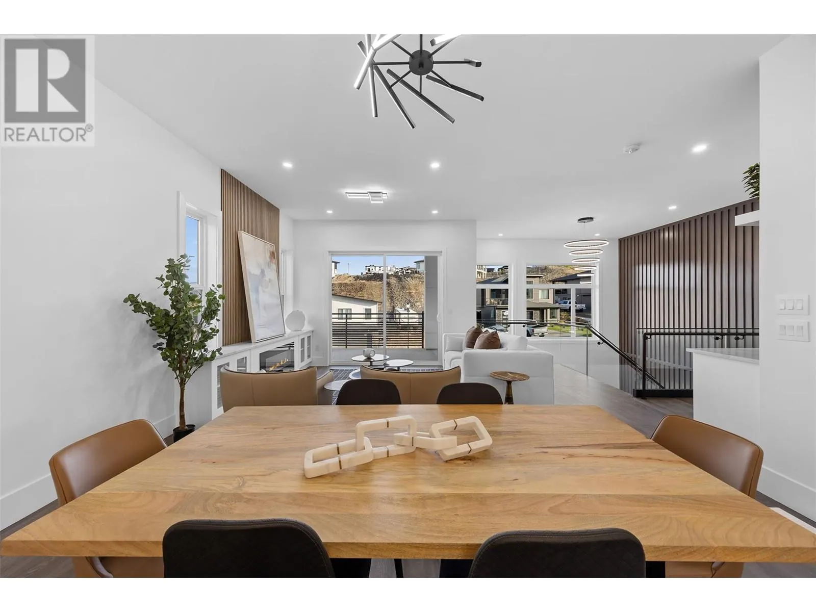 2798 Canyon Crest Drive