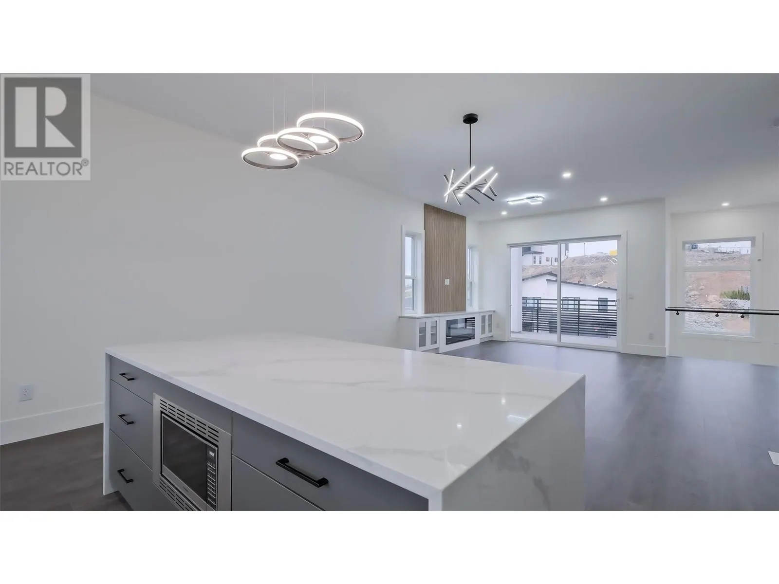 2798 Canyon Crest Drive