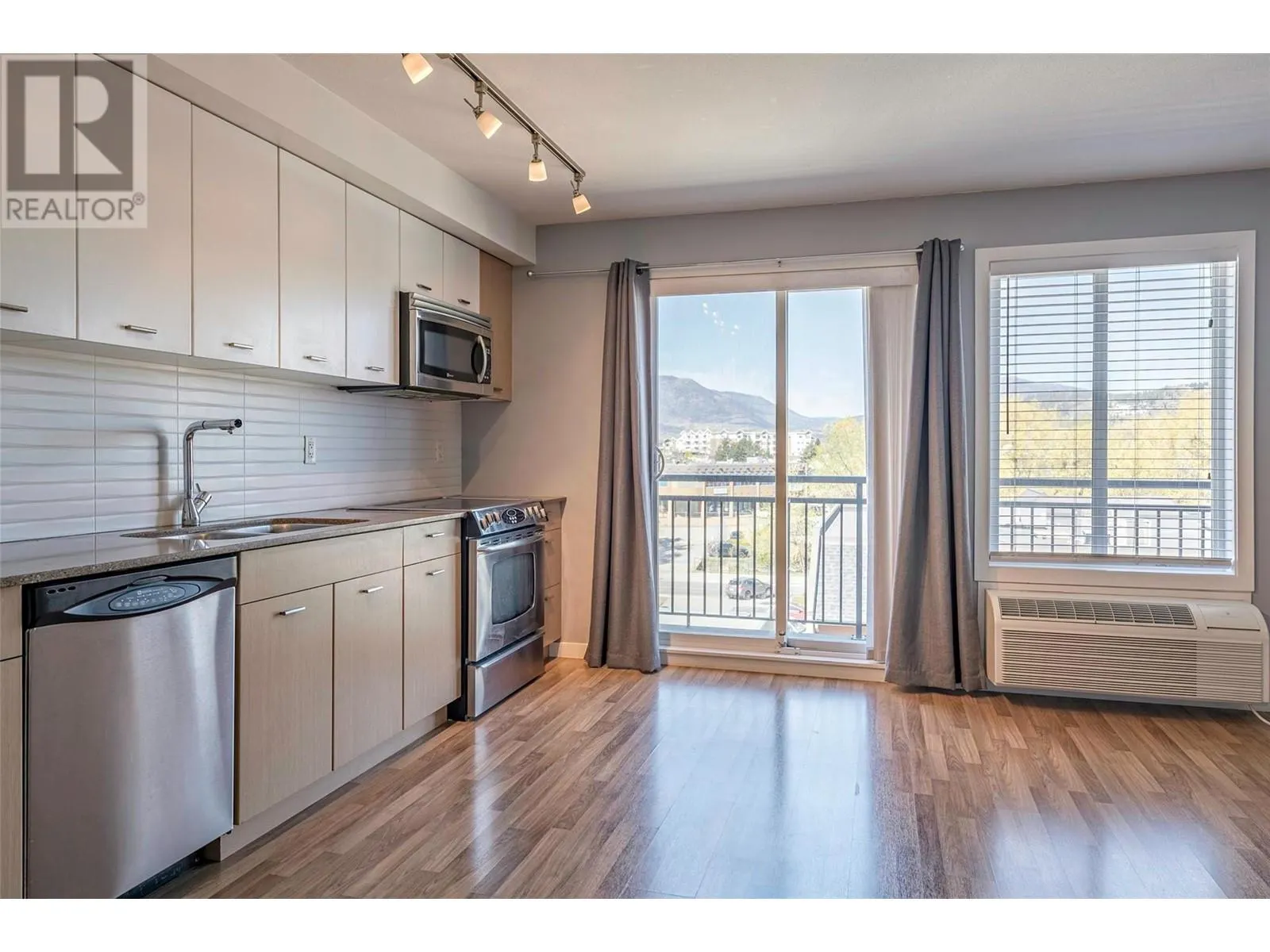 1550 Dickson Avenue Unit# 417