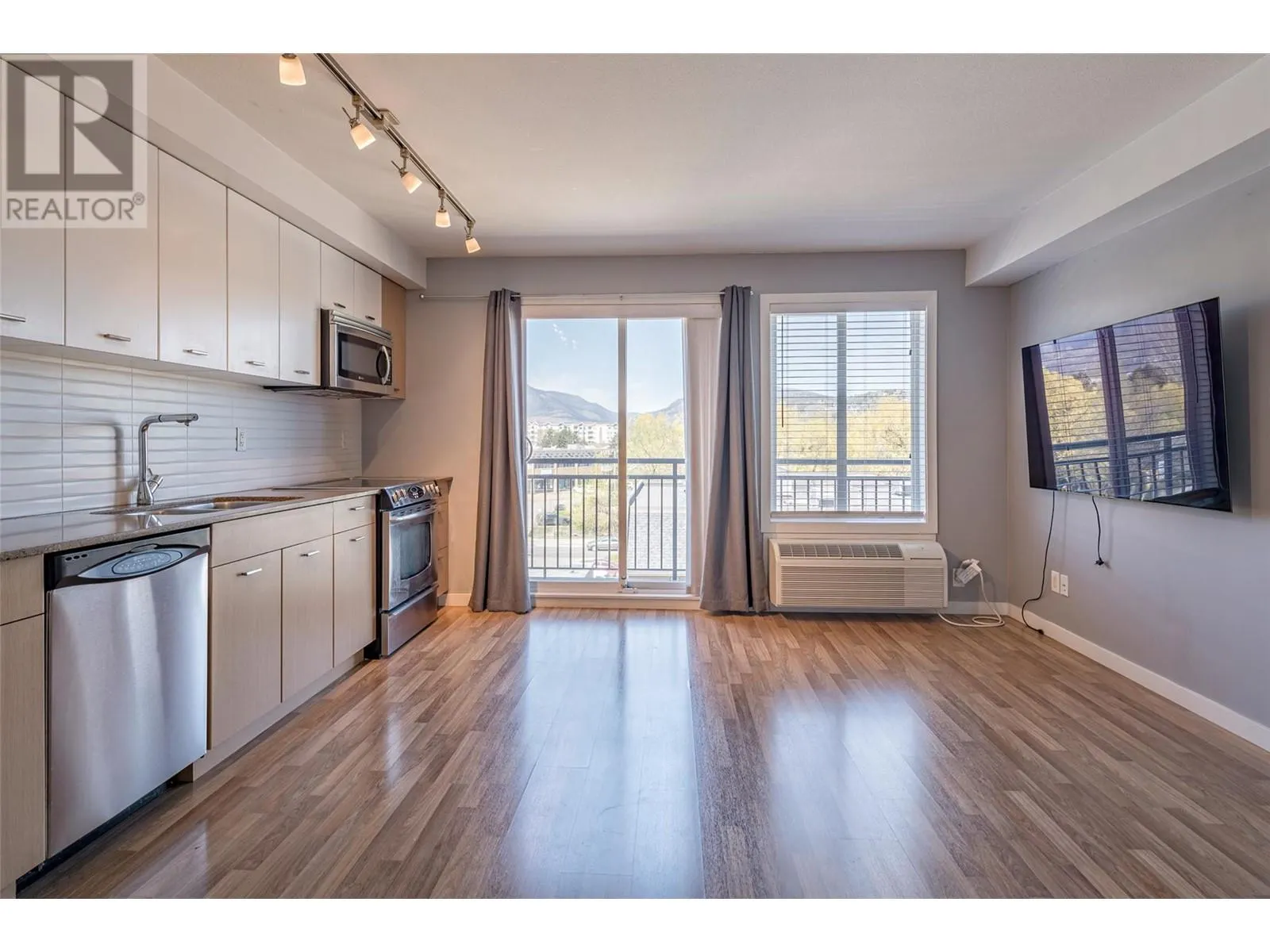 1550 Dickson Avenue Unit# 417