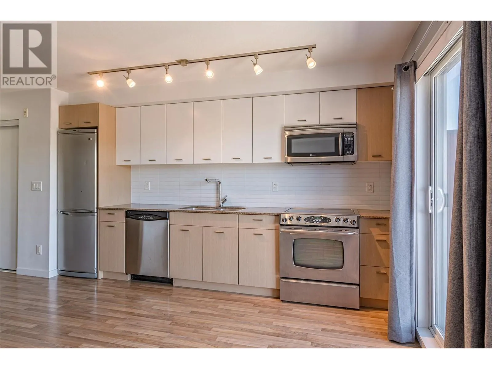 1550 Dickson Avenue Unit# 417