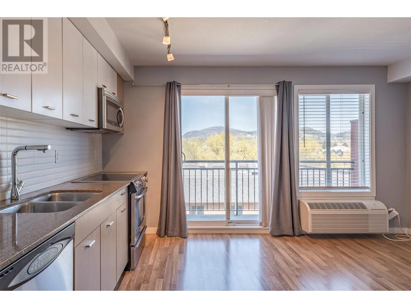 1550 Dickson Avenue Unit# 417