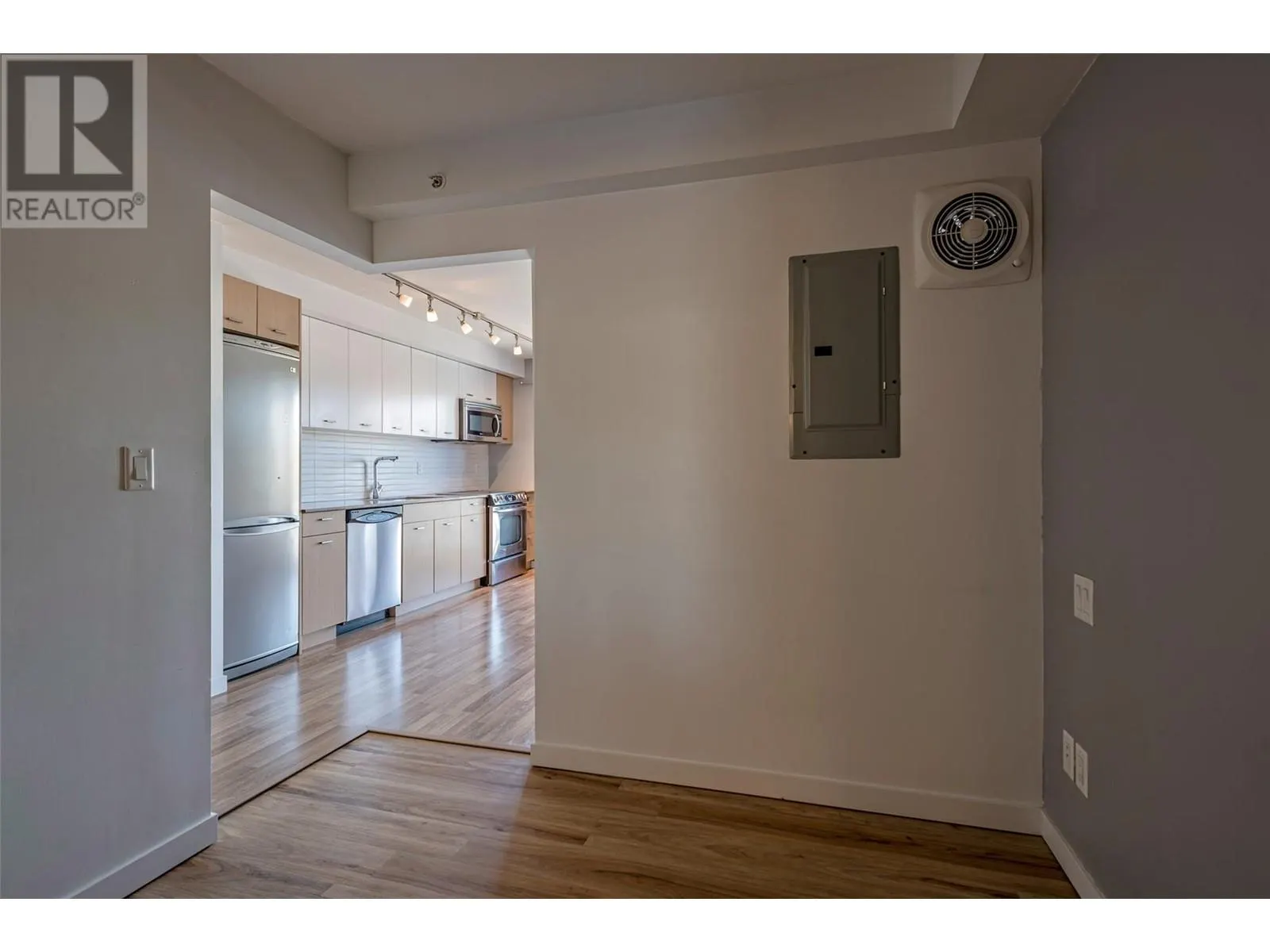 1550 Dickson Avenue Unit# 417