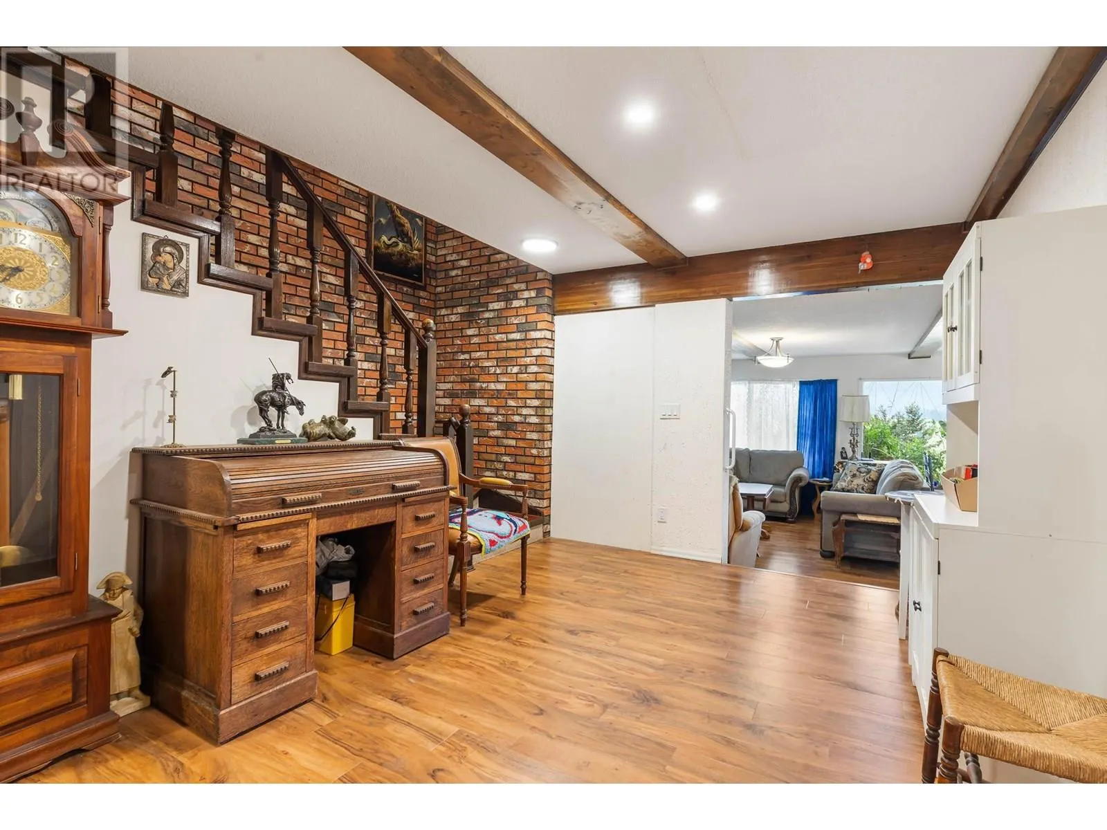 2545 Highway 6 E