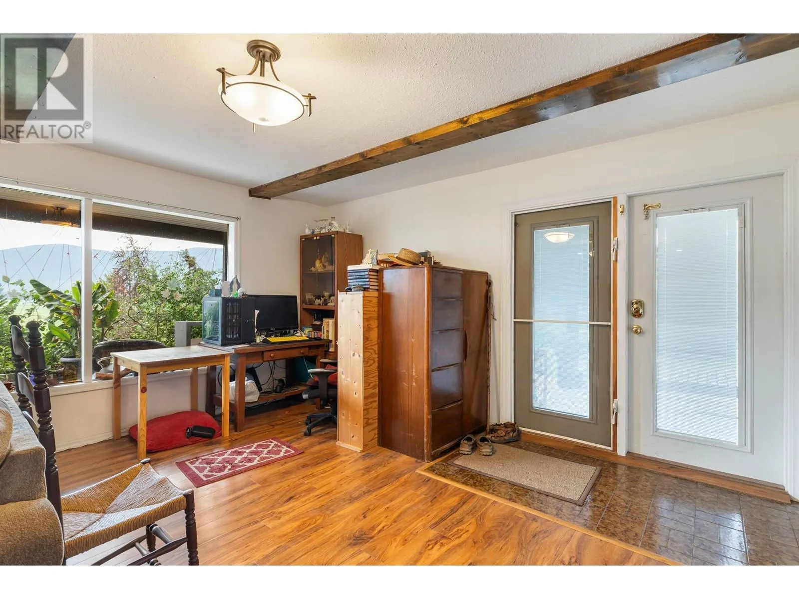 2545 Highway 6 E