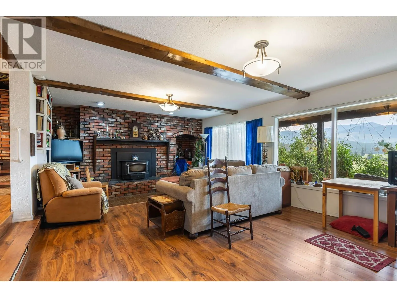 2545 Highway 6 E